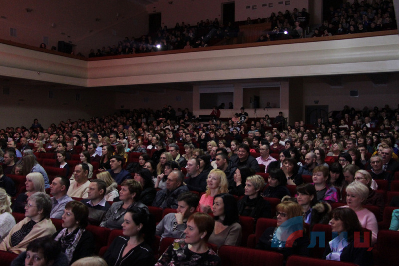 В окупованому Луганську виступив колишній соліст групи "Hi-Fi", якому заборонили в'їзд в Україну